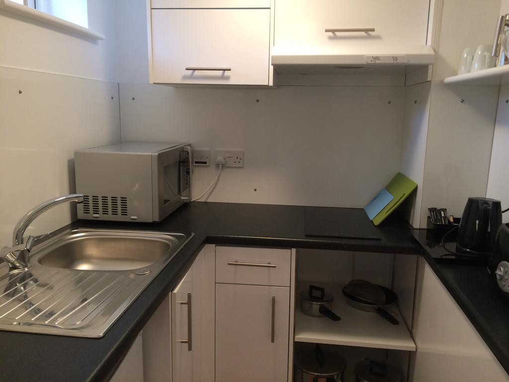 Byways Serviced Apartments Солсбъри Стая снимка