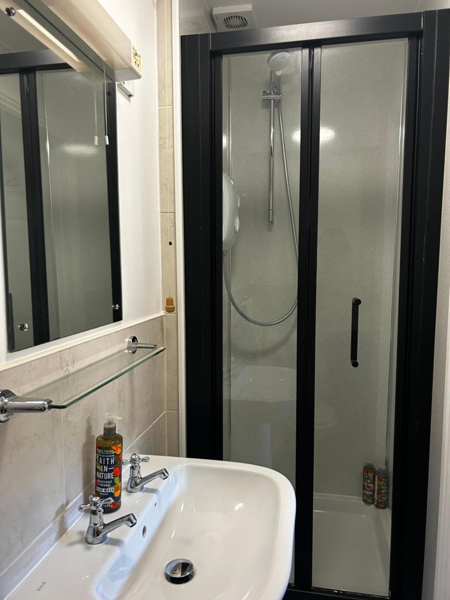 Byways Serviced Apartments Солсбъри Екстериор снимка