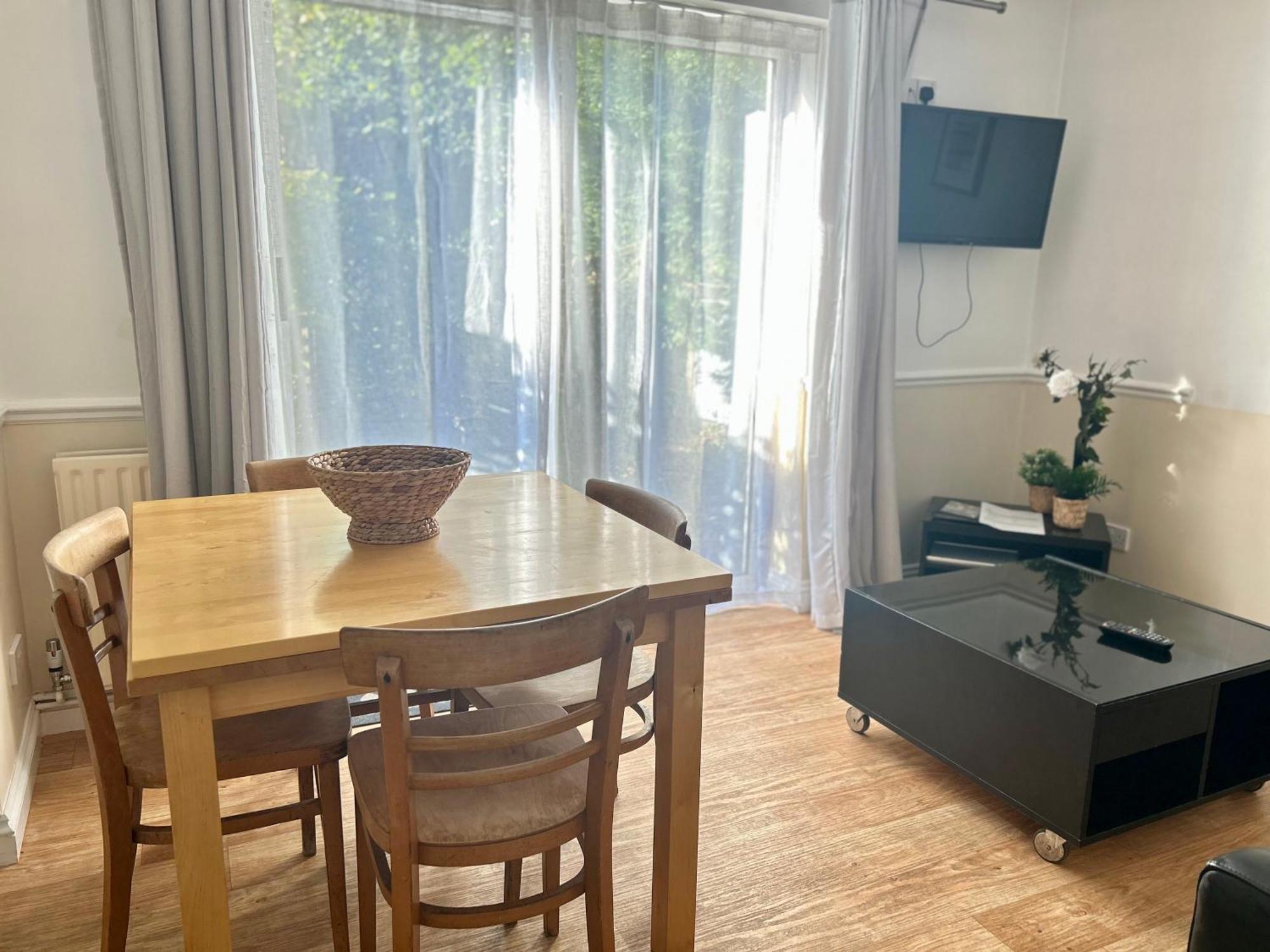 Byways Serviced Apartments Солсбъри Екстериор снимка