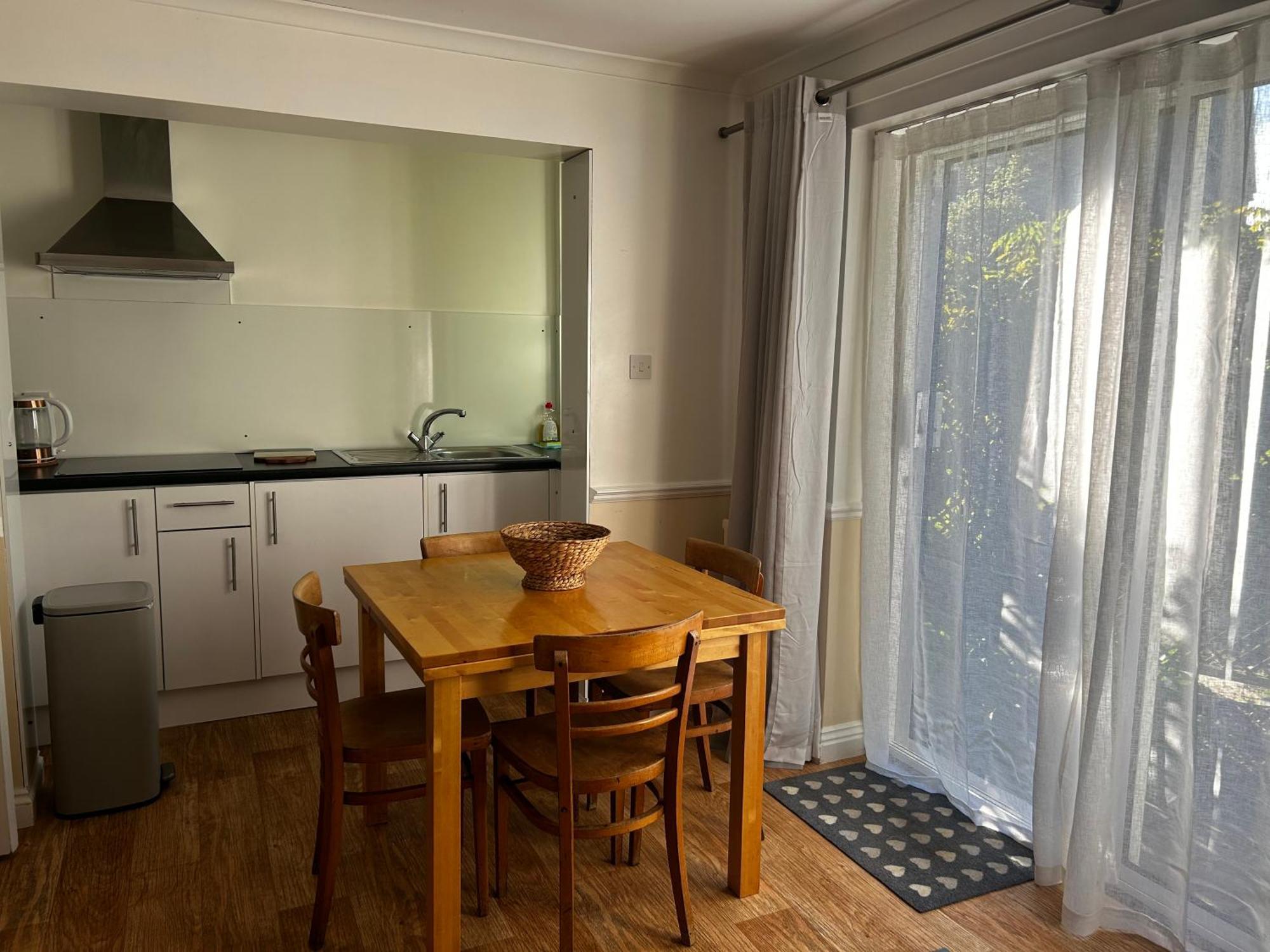 Byways Serviced Apartments Солсбъри Екстериор снимка