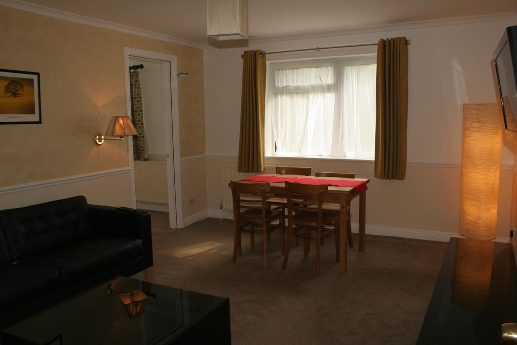 Byways Serviced Apartments Солсбъри Стая снимка
