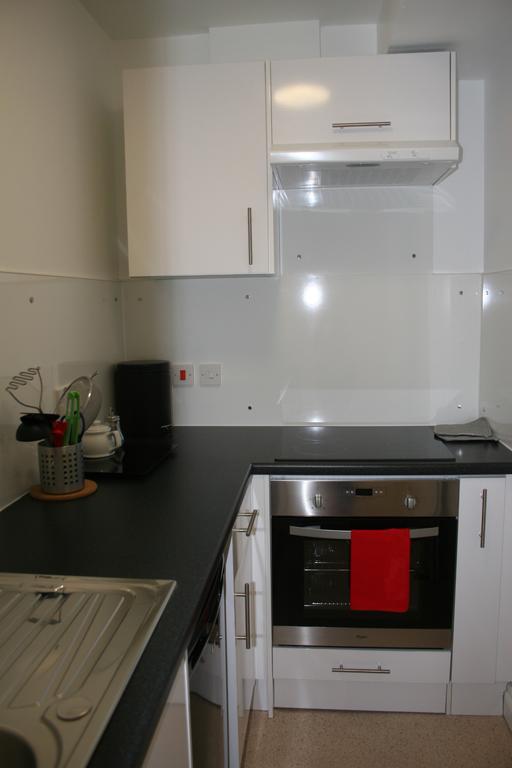 Byways Serviced Apartments Солсбъри Стая снимка