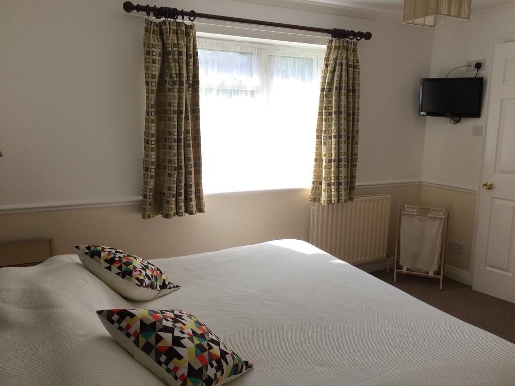 Byways Serviced Apartments Солсбъри Стая снимка