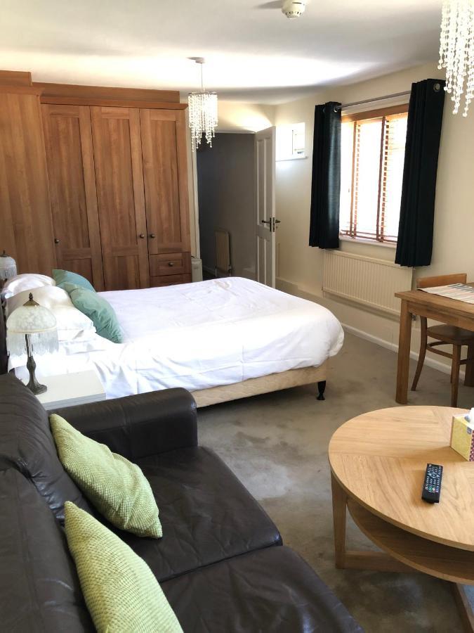 Byways Serviced Apartments Солсбъри Екстериор снимка